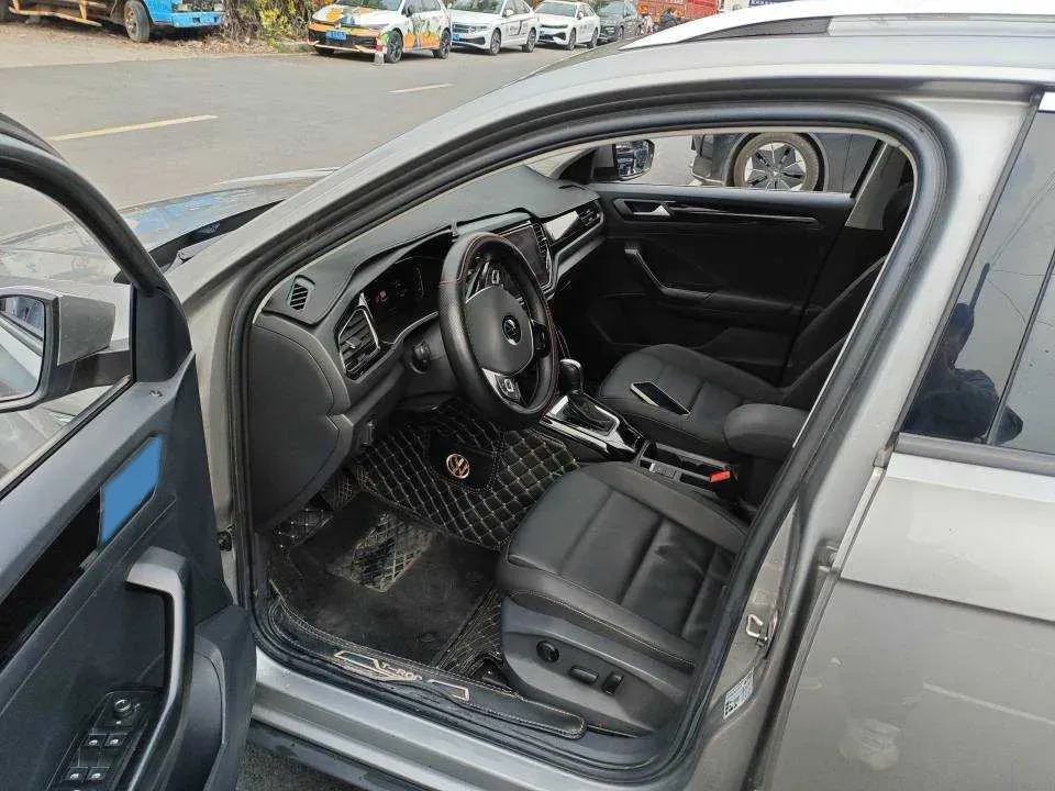 2022 Volkswagen T-Roc 1.4T 150HP L4 7DCT,autocango,china used car exporter,china ev exporter,chinese used car exporter,chinese used ev exporter