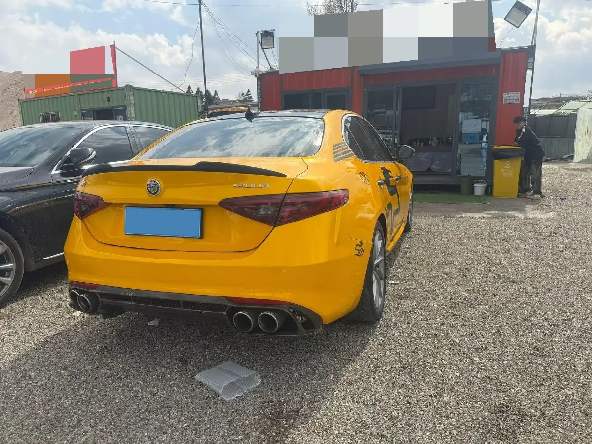 2017 Alfa Romeo Giulia 2.0T 200HP L4 8AT,autocango,china used car exporter,china ev exporter,chinese used car exporter,chinese used ev exporter