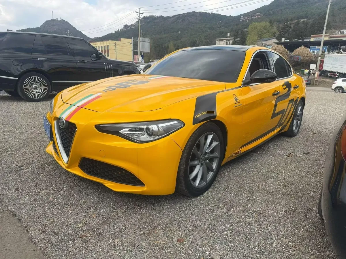 2017 Alfa Romeo Giulia 2.0T 200HP L4 8AT,autocango,china used car exporter,china ev exporter,chinese used car exporter,chinese used ev exporter