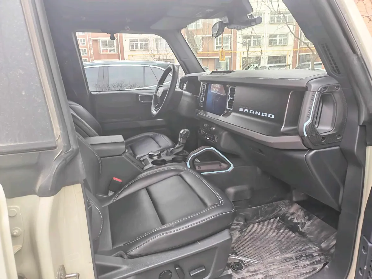 2024 Ford Bronco 2.3T 275HP L4 10AT,autocango,china used car exporter,china ev exporter,chinese used car exporter,chinese used ev exporter