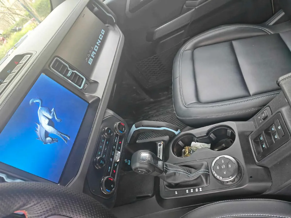 2024 Ford Bronco 2.3T 275HP L4 10AT,autocango,china used car exporter,china ev exporter,chinese used car exporter,chinese used ev exporter