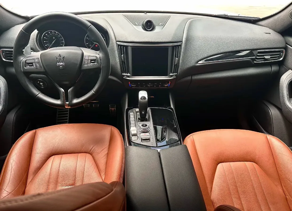 2022 Maserati Levante 2.0T 330HP L4 8AT,autocango,china used car exporter,china ev exporter,chinese used car exporter,chinese used ev exporter
