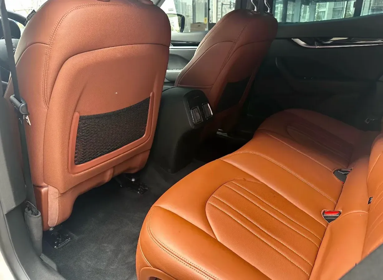 2022 Maserati Levante 2.0T 330HP L4 8AT,autocango,china used car exporter,china ev exporter,chinese used car exporter,chinese used ev exporter