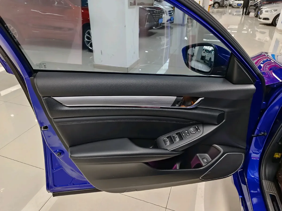 2020 ChangAn CS75 1.5T 156HP L4 PHEV 12.96KWH,autocango,china used car exporter,china ev exporter,chinese used car exporter,chinese used ev exporter