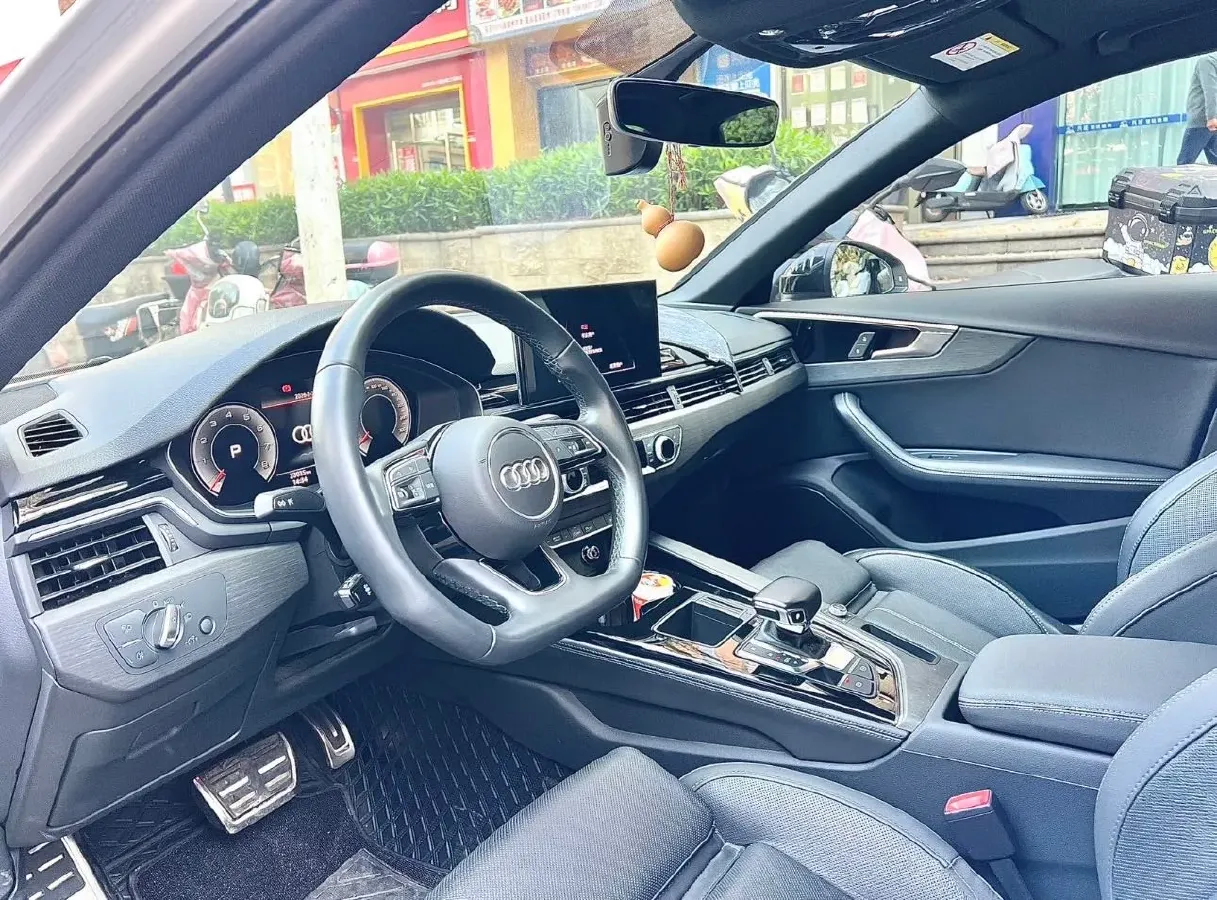 2023 Audi A4L 2.0T 190HP L4 7DCT,autocango,china used car exporter,china ev exporter,chinese used car exporter,chinese used ev exporter
