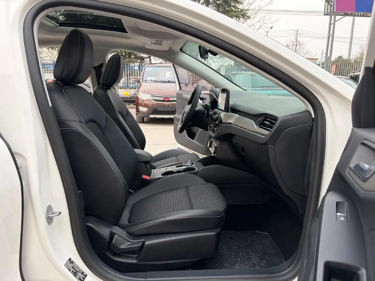 2020 Ford Focus 1.5T 174HP L3 8AT,autocango,china used car exporter,china ev exporter,chinese used car exporter,chinese used ev exporter