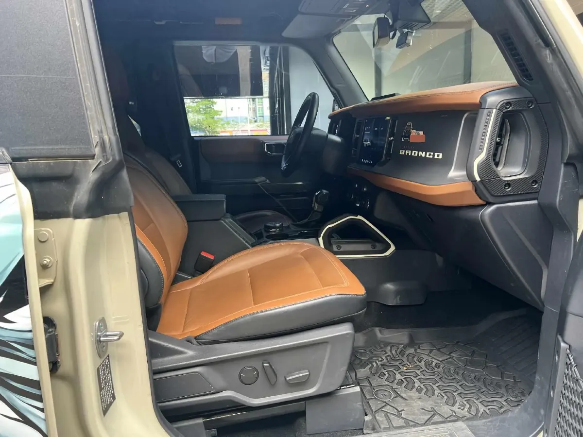 2024 Ford Bronco 2.3T 275HP L4 10AT,autocango,china used car exporter,china ev exporter,chinese used car exporter,chinese used ev exporter