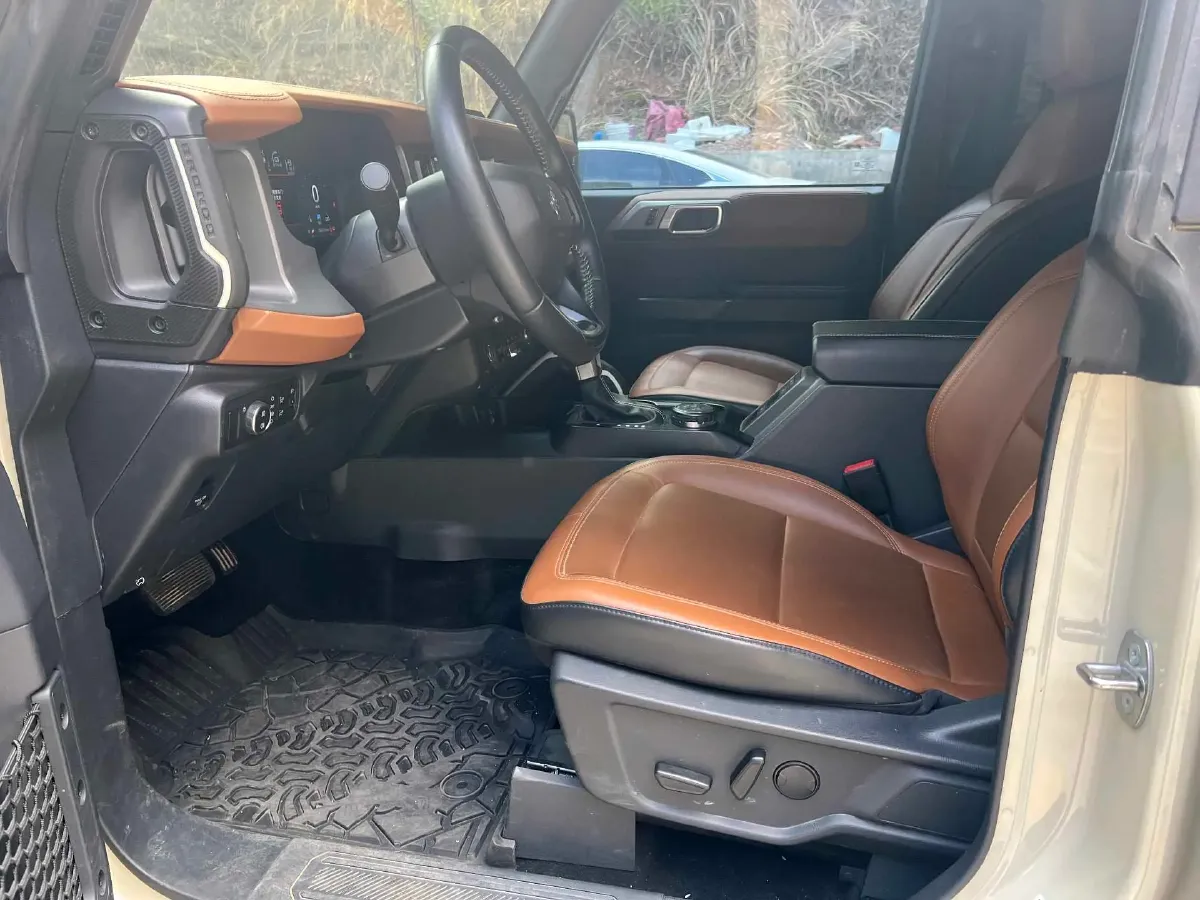 2024 Ford Bronco 2.3T 275HP L4 10AT,autocango,china used car exporter,china ev exporter,chinese used car exporter,chinese used ev exporter