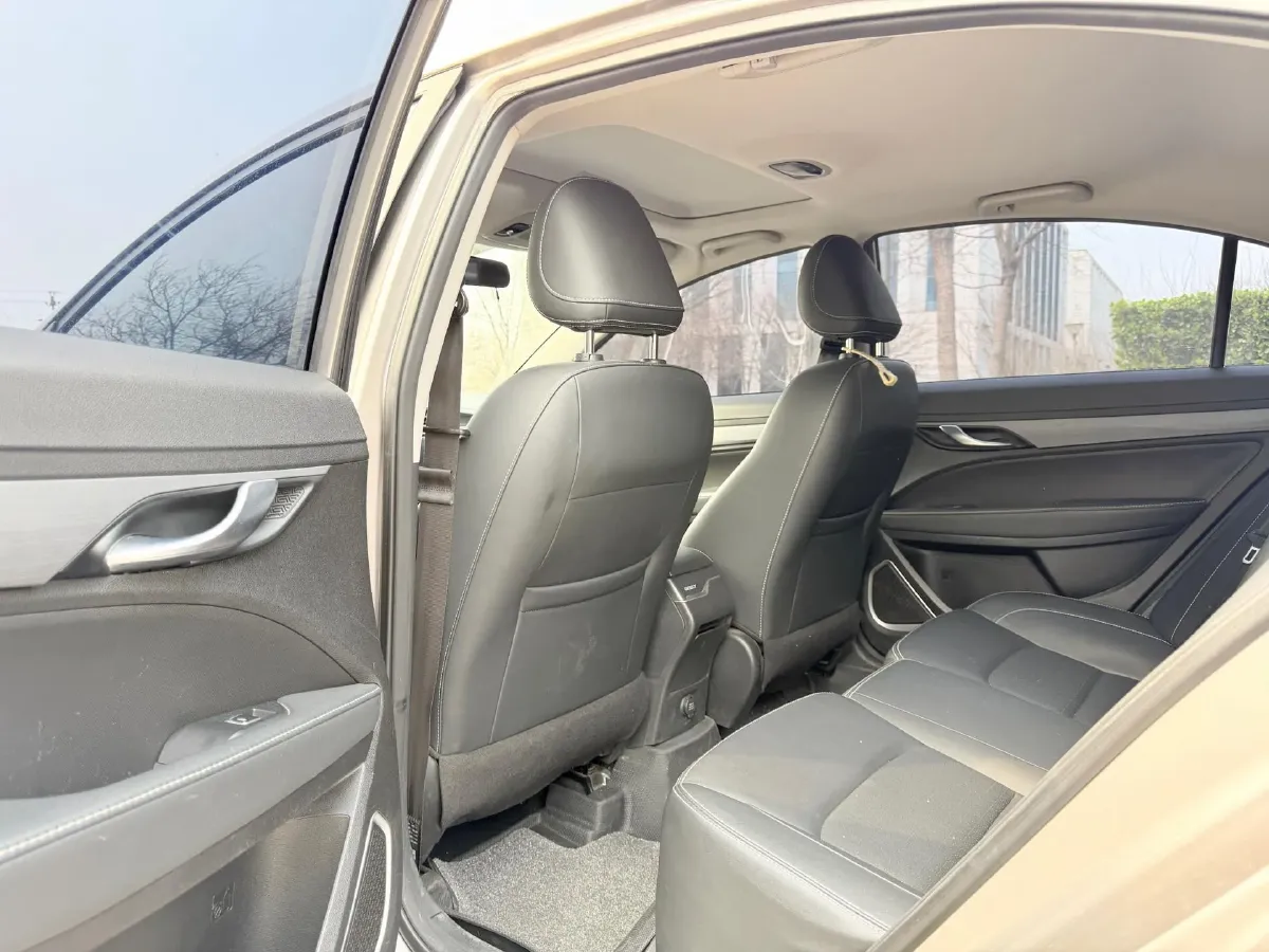 2021 BaoJun 530 1.5T 147HP L4 CVT,autocango,china used car exporter,china ev exporter,chinese used car exporter,chinese used ev exporter