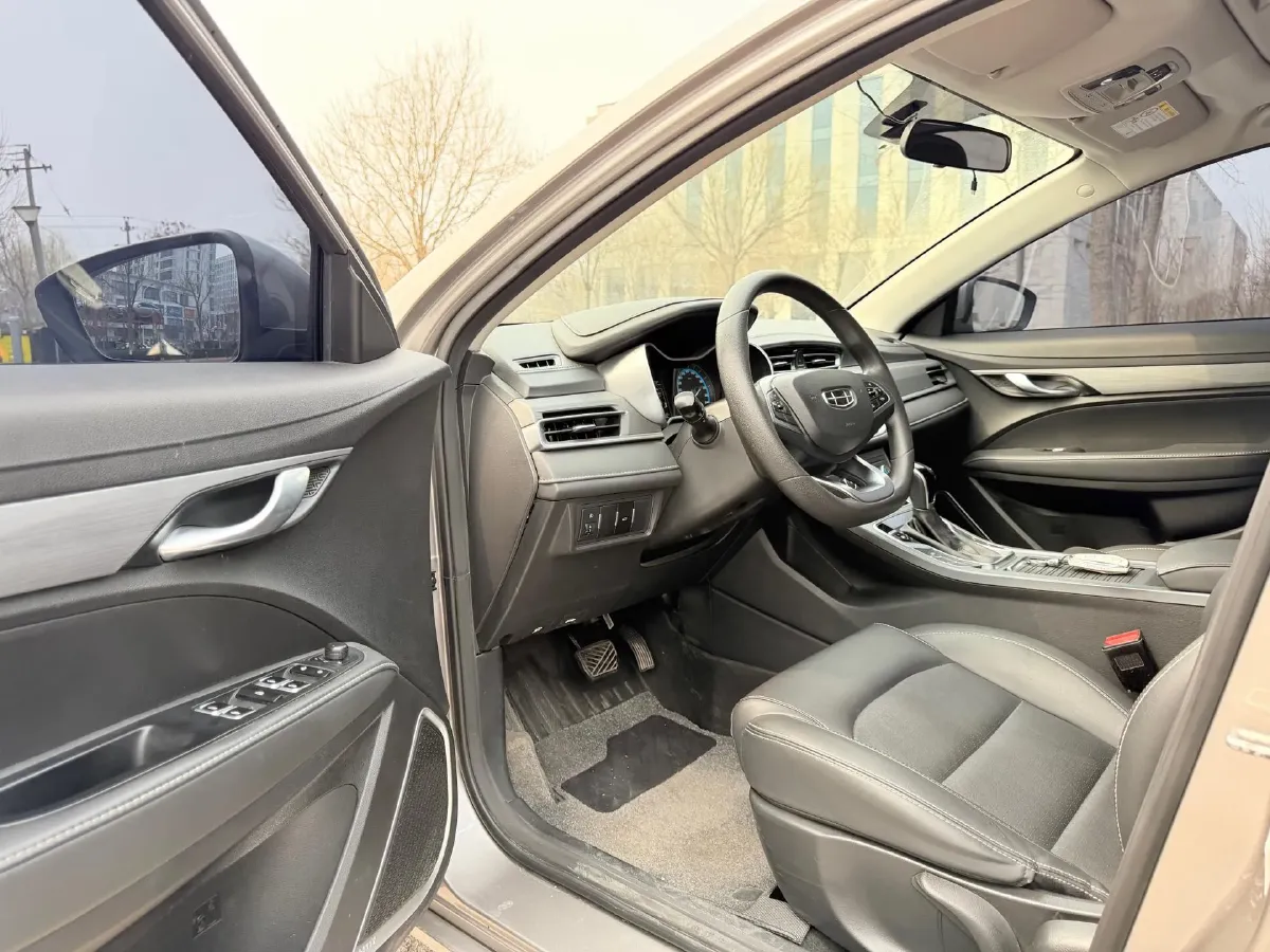 2021 BaoJun 530 1.5T 147HP L4 CVT,autocango,china used car exporter,china ev exporter,chinese used car exporter,chinese used ev exporter