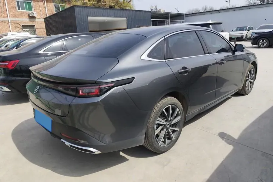 2025 ChangAn UNI-V 1.5T 192HP L4 7DCT,autocango,china used car exporter,china ev exporter,chinese used car exporter,chinese used ev exporter