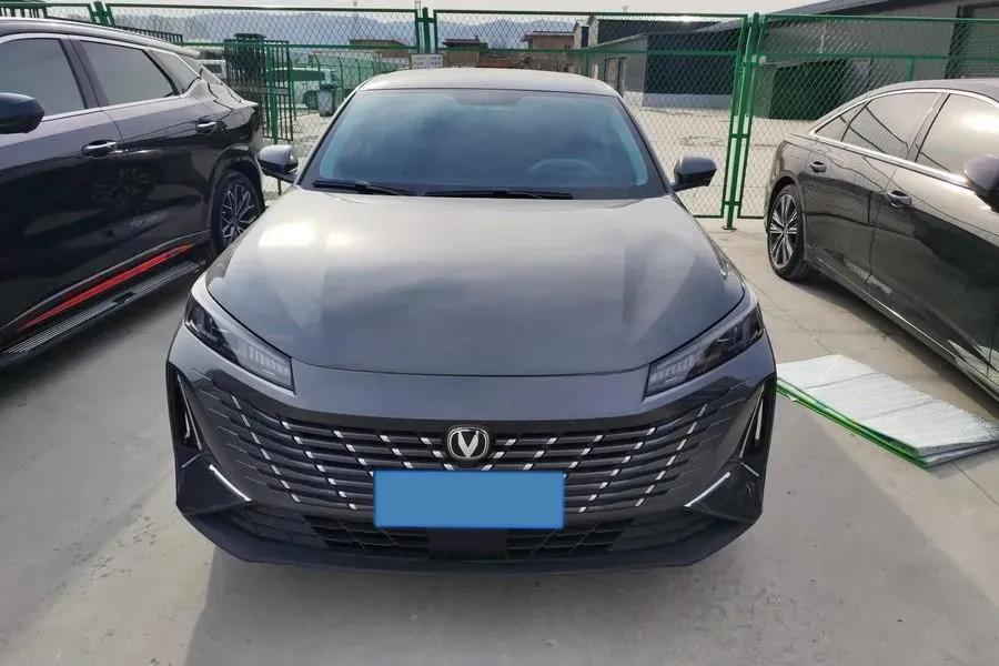 2025 ChangAn UNI-V 1.5T 192HP L4 7DCT,autocango,china used car exporter,china ev exporter,chinese used car exporter,chinese used ev exporter
