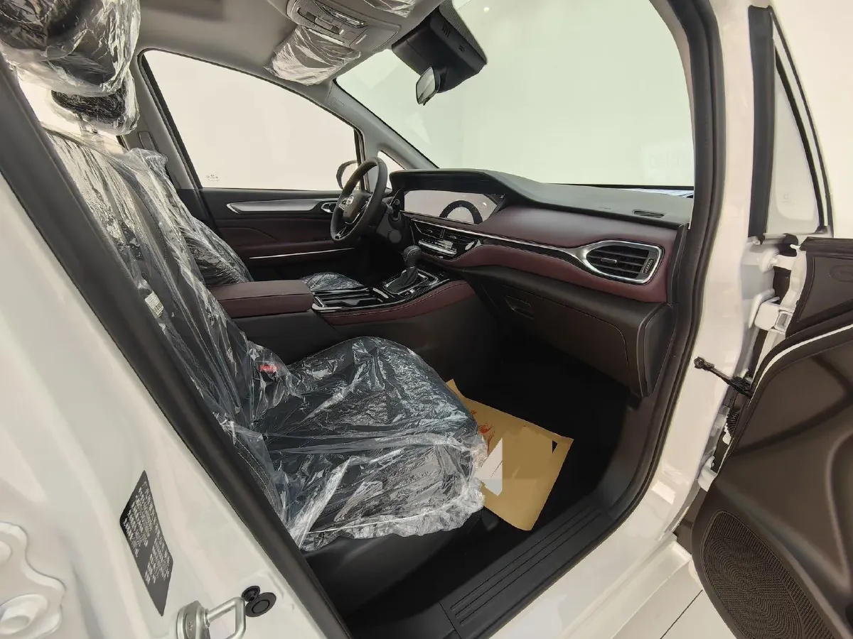 2025 GAC Trumpchi M6 1.5T 177HP L4 7DCT,autocango,china used car exporter,china ev exporter,chinese used car exporter,chinese used ev exporter