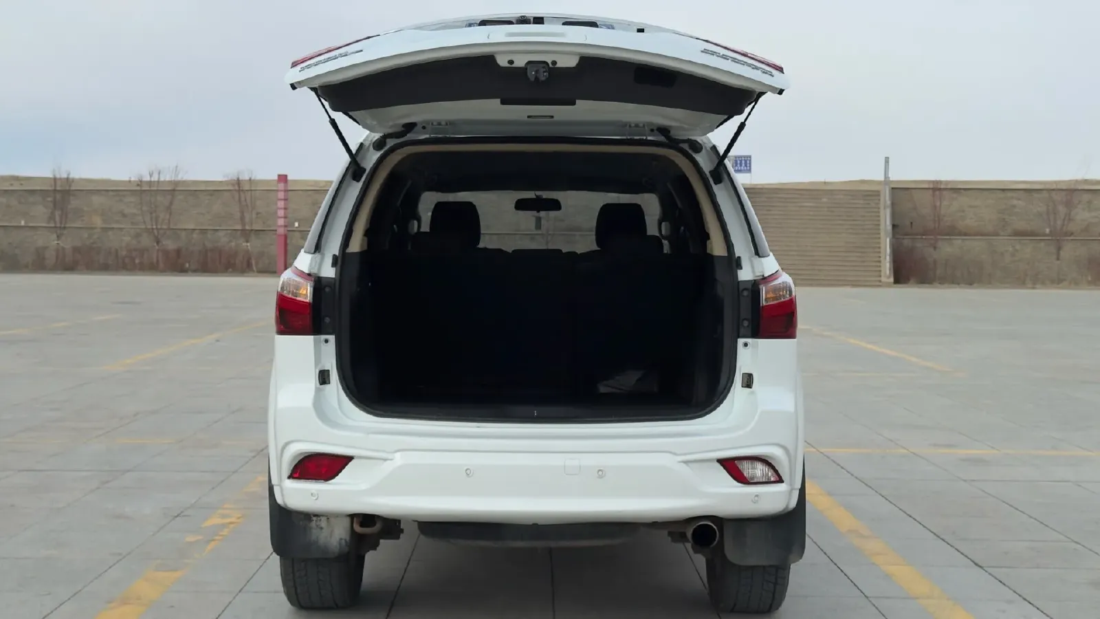 2020 Isuzu Mu-X 1.9T 166HP L4 6AT,autocango,china used car exporter,china ev exporter,chinese used car exporter,chinese used ev exporter