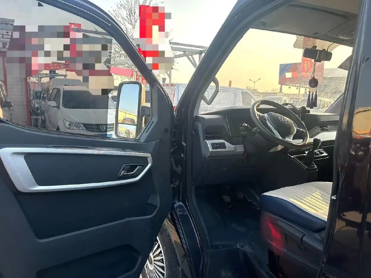 2023 MAXUS XinTu V70 2.0T 125HP L4 6MT,autocango,china used car exporter,china ev exporter,chinese used car exporter,chinese used ev exporter