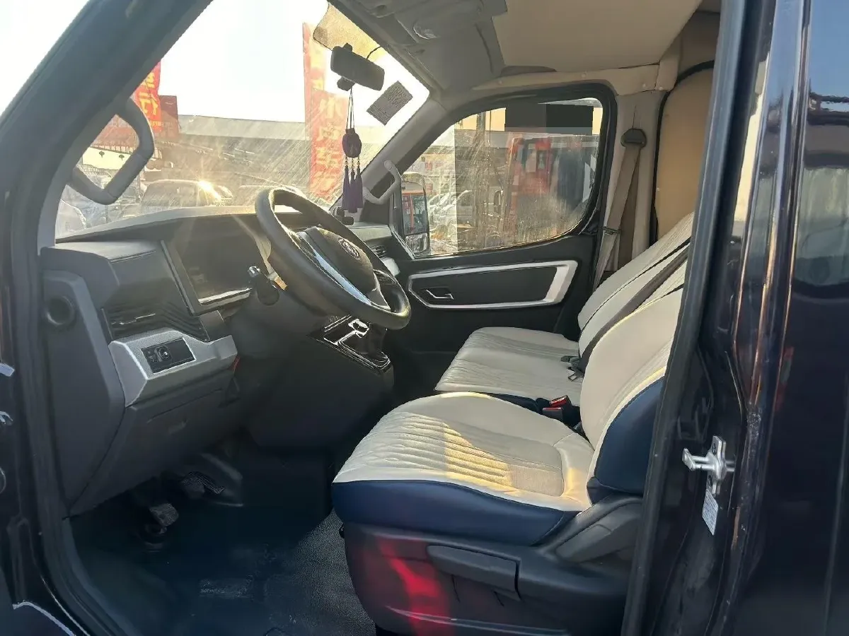 2023 MAXUS XinTu V70 2.0T 125HP L4 6MT,autocango,china used car exporter,china ev exporter,chinese used car exporter,chinese used ev exporter