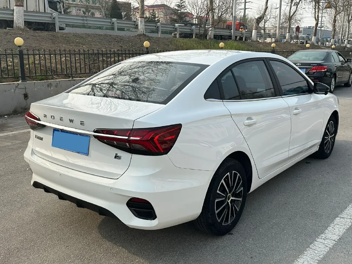 2021 Roewe i5 1.5L 120HP L4 CVT,autocango,china used car exporter,china ev exporter,chinese used car exporter,chinese used ev exporter