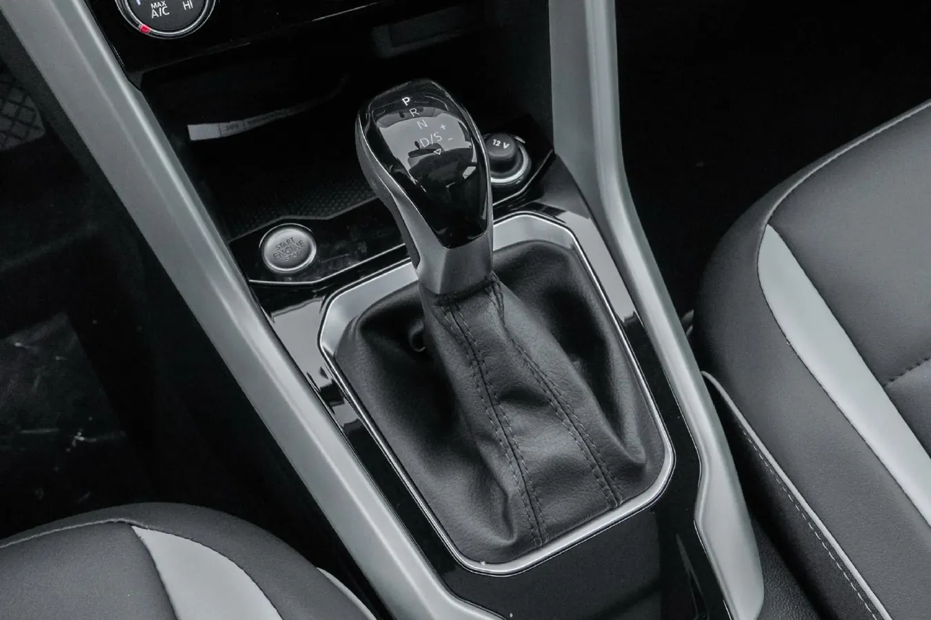 2022 Volkswagen T-Roc 1.4T 150HP L4 7DCT,autocango,china used car exporter,china ev exporter,chinese used car exporter,chinese used ev exporter