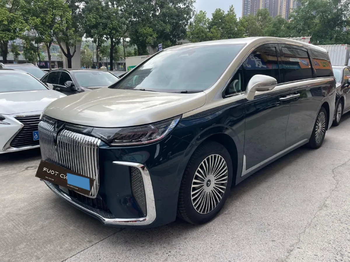 2025 Voyah Dream 1.5T 150HP L4 PHEV 41.7KWH,autocango,china used car exporter,china ev exporter,chinese used car exporter,chinese used ev exporter