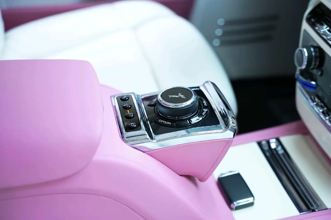 2018 Rolls-Royce Phantom 6.7T 571HP V12 8AT,autocango,china used car exporter,china ev exporter,chinese used car exporter,chinese used ev exporter