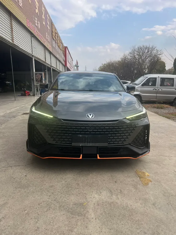 2022 ChangAn UNI-V 2.0T 233HP L4 8AT,autocango,china used car exporter,china ev exporter,chinese used car exporter,chinese used ev exporter