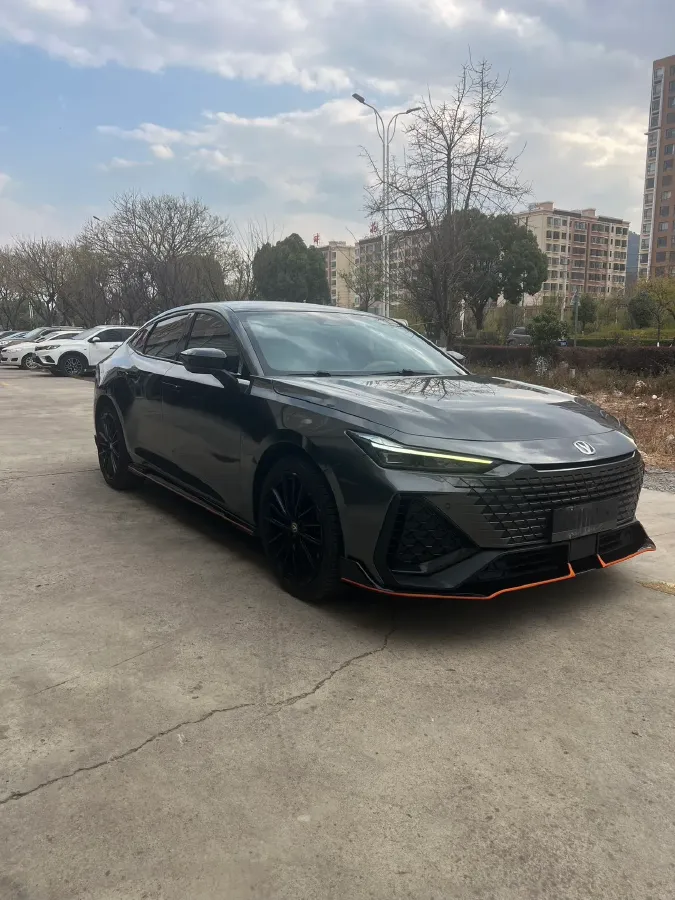 2022 ChangAn UNI-V 2.0T 233HP L4 8AT,autocango,china used car exporter,china ev exporter,chinese used car exporter,chinese used ev exporter