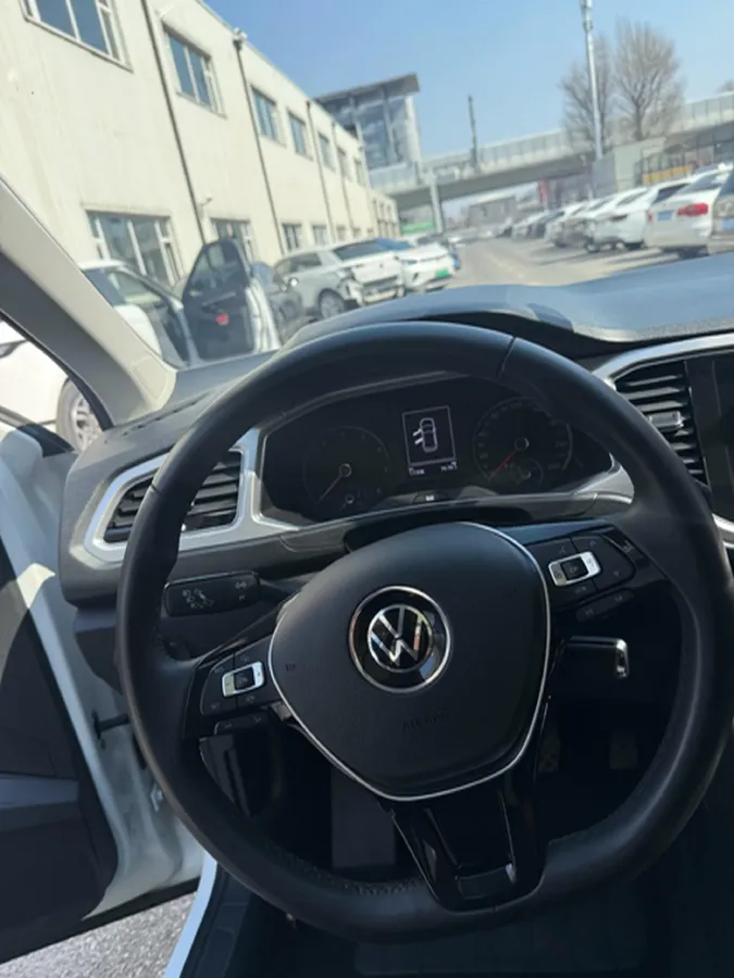 2021 Volkswagen T-Roc 1.4T 150HP L4 7DCT,autocango,china used car exporter,china ev exporter,chinese used car exporter,chinese used ev exporter