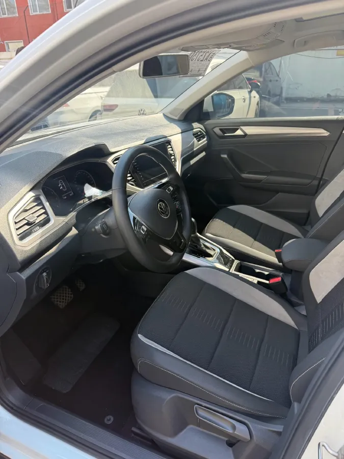 2021 Volkswagen T-Roc 1.4T 150HP L4 7DCT,autocango,china used car exporter,china ev exporter,chinese used car exporter,chinese used ev exporter