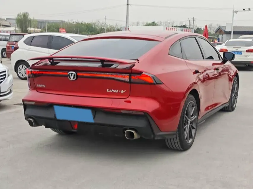 2022 ChangAn UNI-V 1.5T 188HP L4 7DCT,autocango,china used car exporter,china ev exporter,chinese used car exporter,chinese used ev exporter