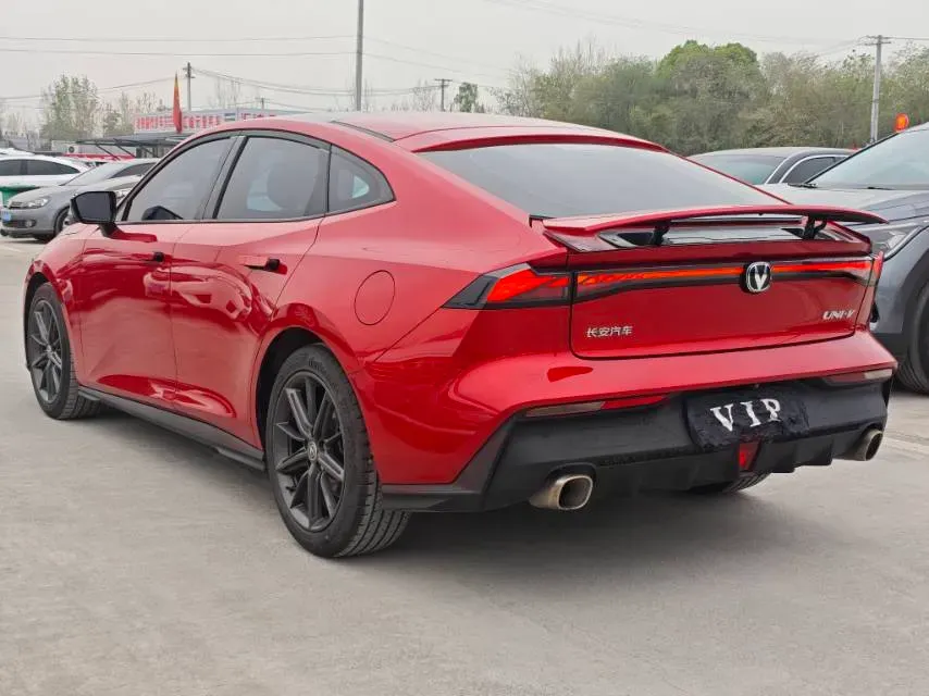 2022 ChangAn UNI-V 1.5T 188HP L4 7DCT,autocango,china used car exporter,china ev exporter,chinese used car exporter,chinese used ev exporter