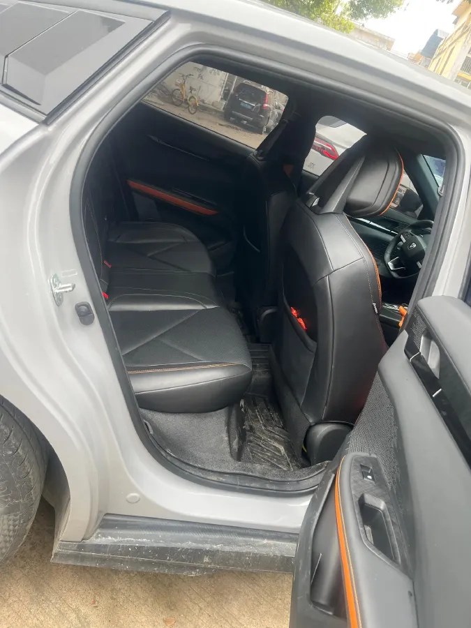 2022 ChangAn UNI-V 1.5T 188HP L4 7DCT,autocango,china used car exporter,china ev exporter,chinese used car exporter,chinese used ev exporter