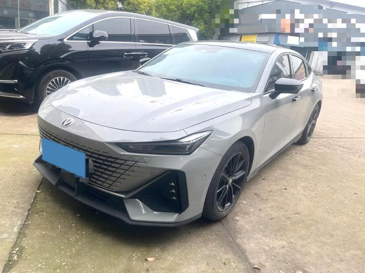 2022 ChangAn UNI-V 1.5T 188HP L4 7DCT,autocango,china used car exporter,china ev exporter,chinese used car exporter,chinese used ev exporter