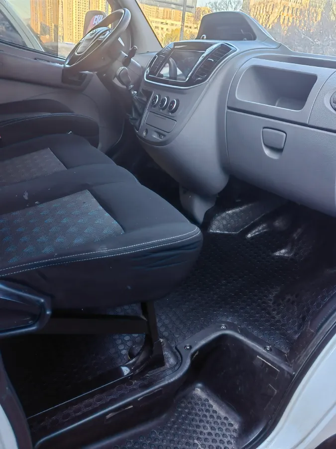 2021 MAXUS XinTu V80 2.0T 127HP L4 6MT,autocango,china used car exporter,china ev exporter,chinese used car exporter,chinese used ev exporter