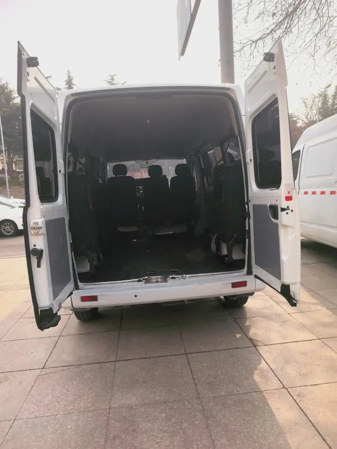 2021 MAXUS XinTu V80 2.0T 127HP L4 6MT,autocango,china used car exporter,china ev exporter,chinese used car exporter,chinese used ev exporter