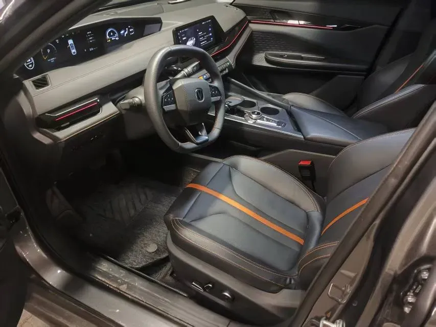 2024 ChangAn UNI-V 1.5T 188HP L4 7DCT,autocango,china used car exporter,china ev exporter,chinese used car exporter,chinese used ev exporter