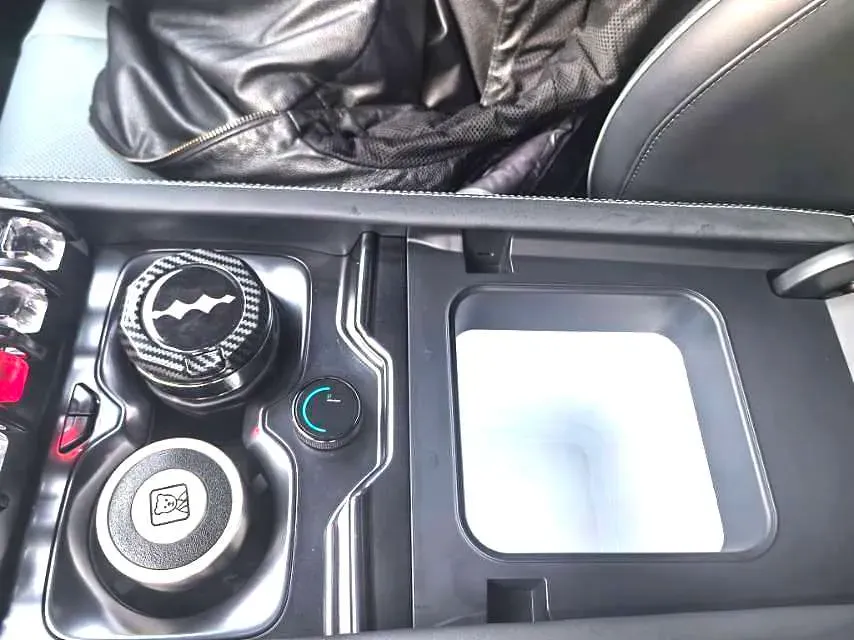 2023 FangChengBao Bao 5 1.5T 194HP L4 E-CVT PHEV 31.8KWH,autocango,china used car exporter,china ev exporter,chinese used car exporter,chinese used ev exporter