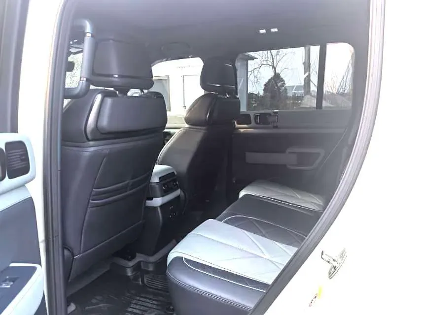 2023 FangChengBao Bao 5 1.5T 194HP L4 E-CVT PHEV 31.8KWH,autocango,china used car exporter,china ev exporter,chinese used car exporter,chinese used ev exporter