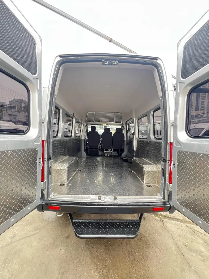 2023 MAXUS XinTu V70 2.0T 125HP L4 6MT,autocango,china used car exporter,china ev exporter,chinese used car exporter,chinese used ev exporter