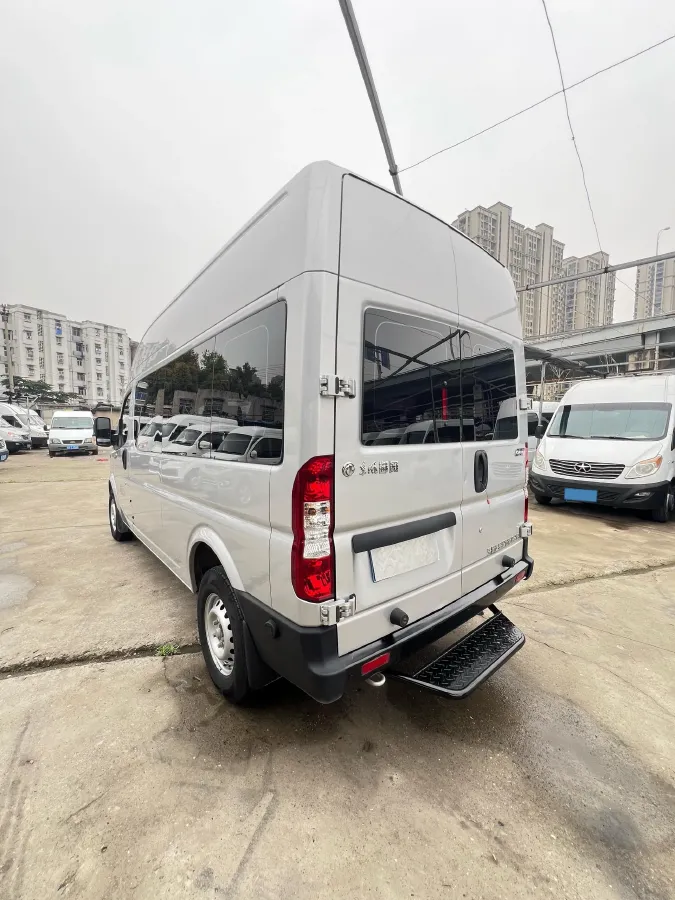 2023 MAXUS XinTu V70 2.0T 125HP L4 6MT,autocango,china used car exporter,china ev exporter,chinese used car exporter,chinese used ev exporter