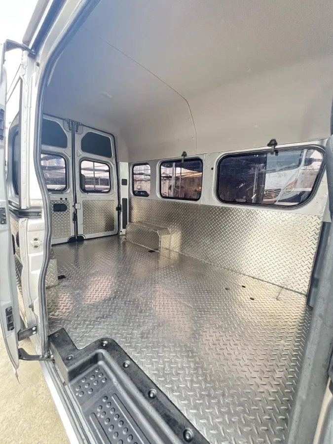 2023 MAXUS XinTu V70 2.0T 125HP L4 6MT,autocango,china used car exporter,china ev exporter,chinese used car exporter,chinese used ev exporter