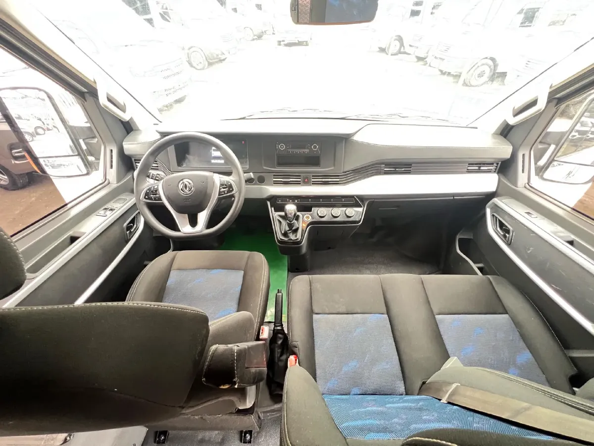 2023 MAXUS XinTu V70 2.0T 125HP L4 6MT,autocango,china used car exporter,china ev exporter,chinese used car exporter,chinese used ev exporter