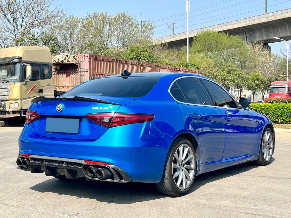 2017 Alfa Romeo Giulia 2.0T 200HP L4 8AT,autocango,china used car exporter,china ev exporter,chinese used car exporter,chinese used ev exporter
