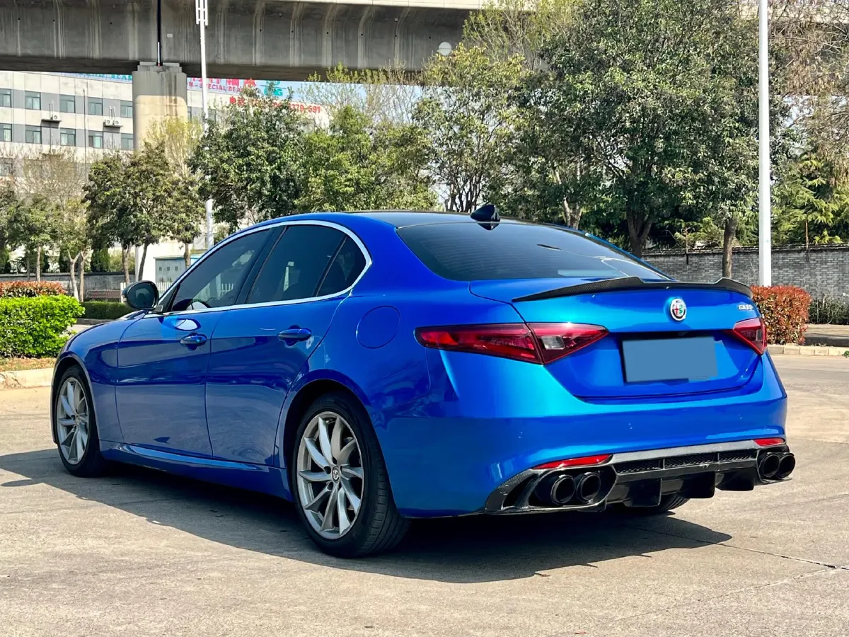2017 Alfa Romeo Giulia 2.0T 200HP L4 8AT,autocango,china used car exporter,china ev exporter,chinese used car exporter,chinese used ev exporter