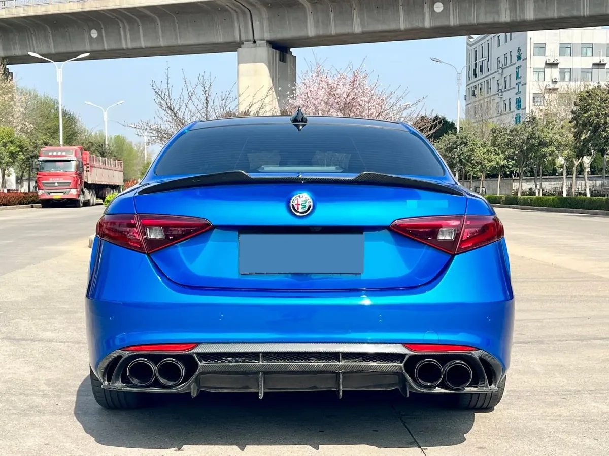 2017 Alfa Romeo Giulia 2.0T 200HP L4 8AT,autocango,china used car exporter,china ev exporter,chinese used car exporter,chinese used ev exporter