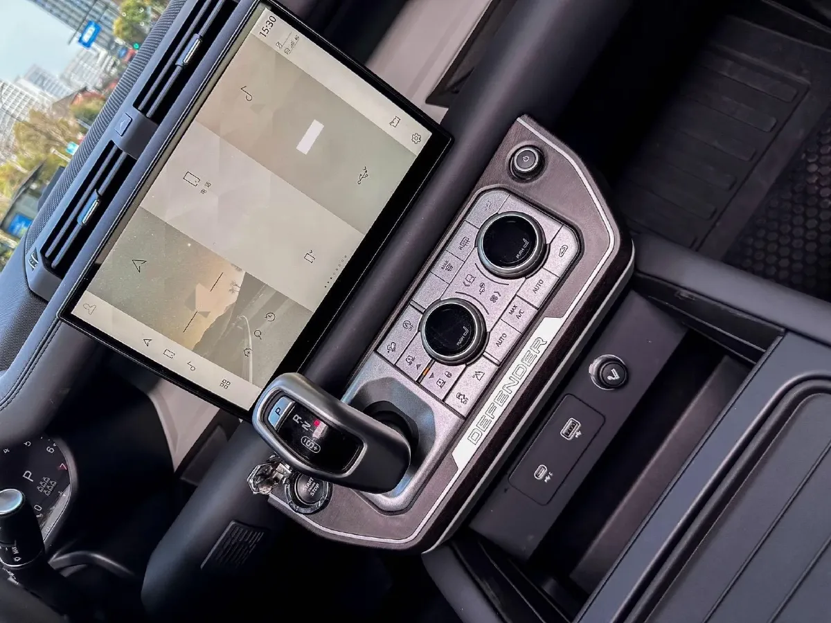 2023 Land Rover Defender 3.0T 400HP L6 8AT,autocango,china used car exporter,china ev exporter,chinese used car exporter,chinese used ev exporter