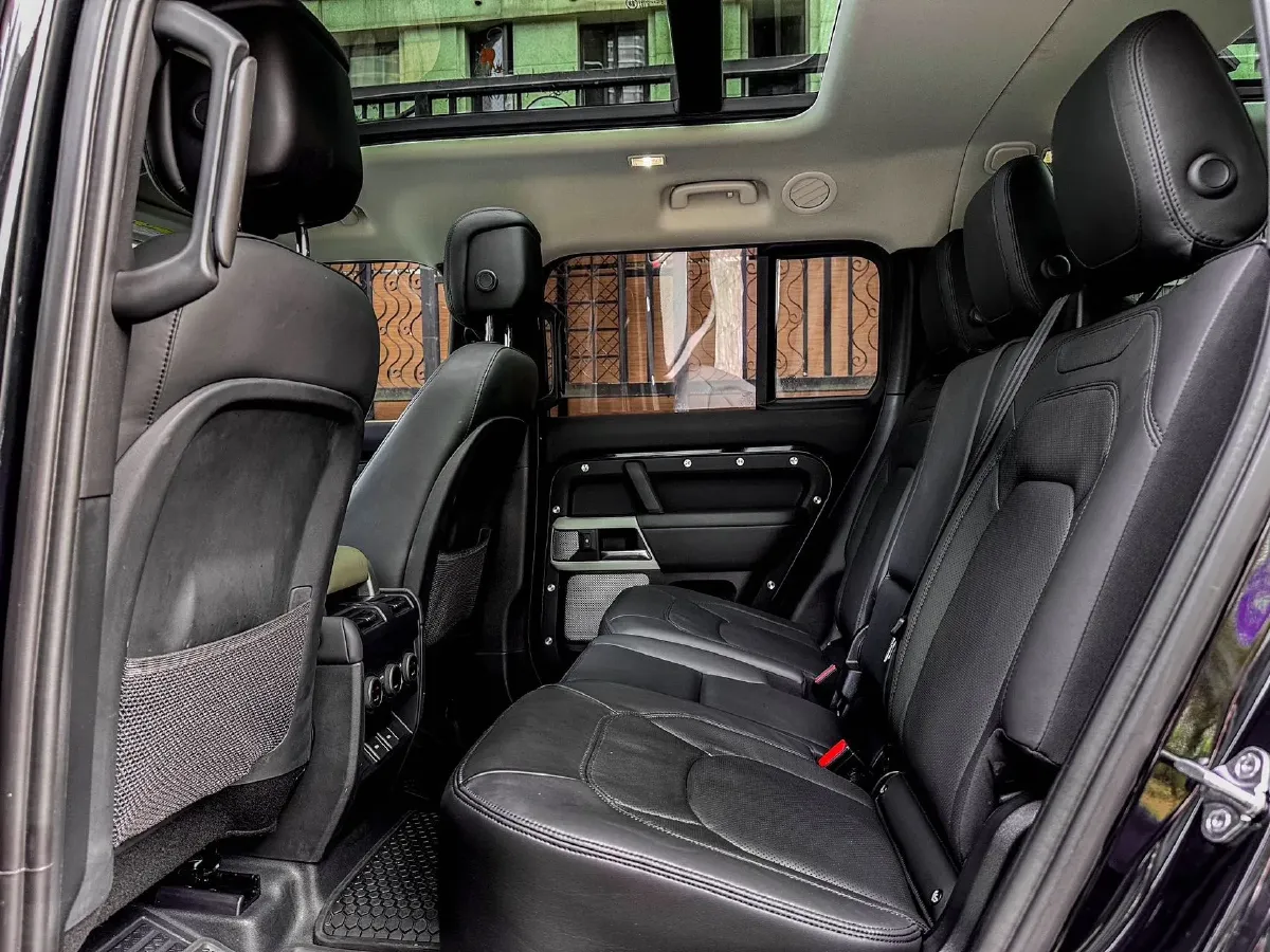 2023 Land Rover Defender 3.0T 400HP L6 8AT,autocango,china used car exporter,china ev exporter,chinese used car exporter,chinese used ev exporter