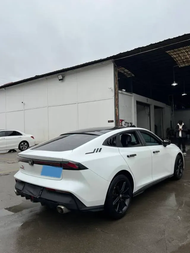 2022 ChangAn UNI-V 1.5T 188HP L4 7DCT,autocango,china used car exporter,china ev exporter,chinese used car exporter,chinese used ev exporter