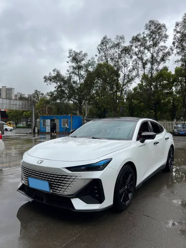 2022 ChangAn UNI-V 1.5T 188HP L4 7DCT,autocango,china used car exporter,china ev exporter,chinese used car exporter,chinese used ev exporter
