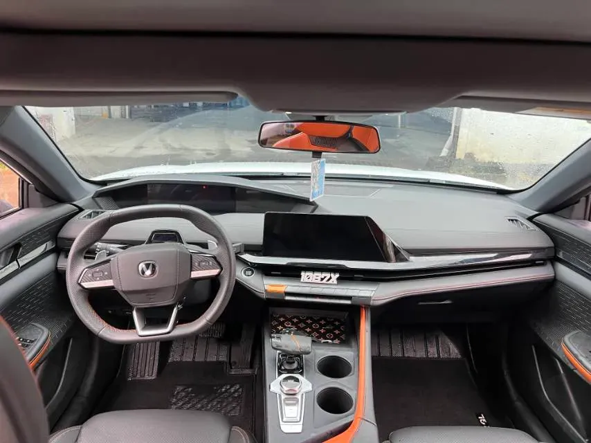 2022 ChangAn UNI-V 1.5T 188HP L4 7DCT,autocango,china used car exporter,china ev exporter,chinese used car exporter,chinese used ev exporter