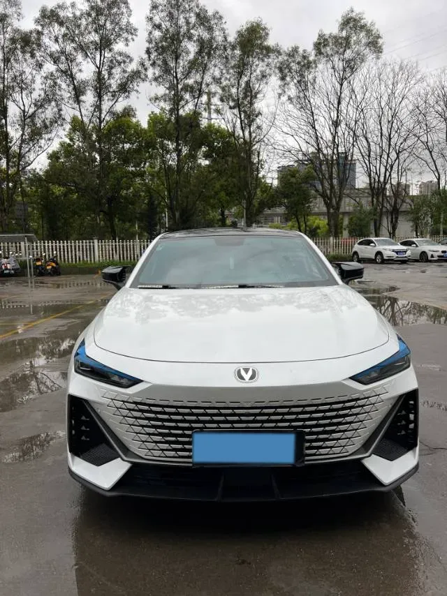 2022 ChangAn UNI-V 1.5T 188HP L4 7DCT,autocango,china used car exporter,china ev exporter,chinese used car exporter,chinese used ev exporter